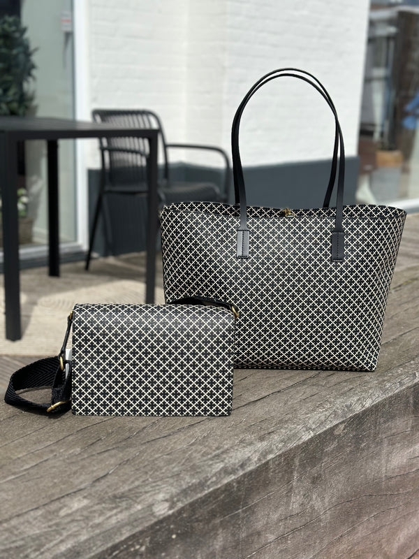 By Malene Birger Taske Loenna sort/hvid lille logo