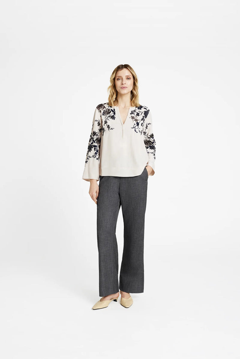 Gustav Naja Embroidery Blouse 58637 7436 Col. 2020